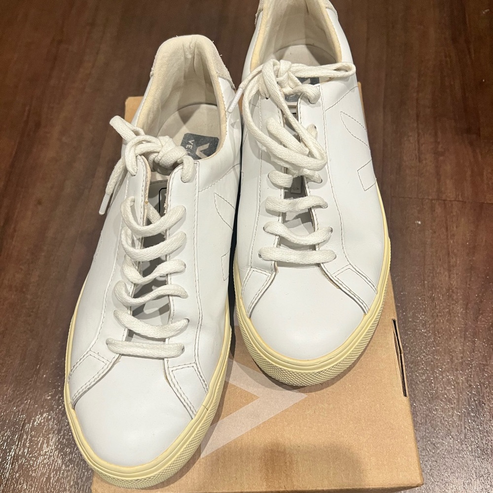 Veja Esplar Low Sneakers